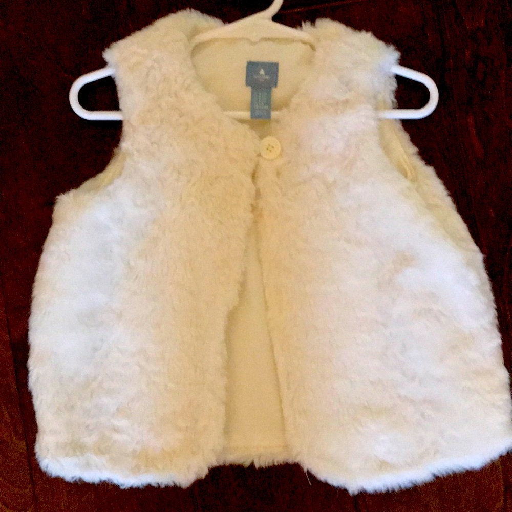 🥰3/$35 Faux fur white‎ gap vest sz 4